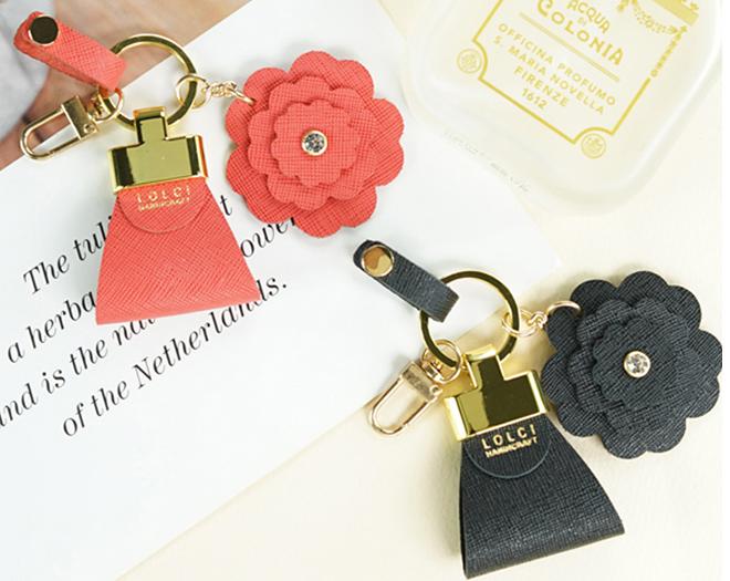 롤시 사피아노 가죽 카네이션 꽃키링