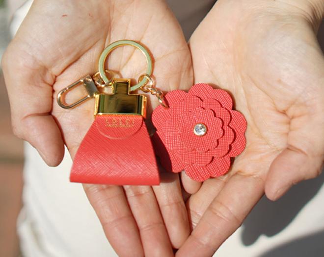 롤시 사피아노 가죽 카네이션 꽃키링