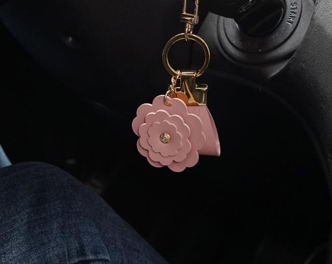 가죽 카네이션 자동차키링 (키홀더, 열쇠고리)