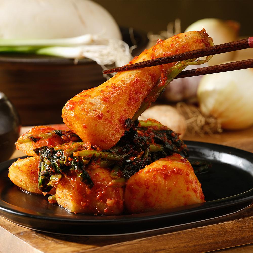 오도독 오도독 씹는맛이 살아있는 전라도 알타리 총각김치 1kg /꼭지김치