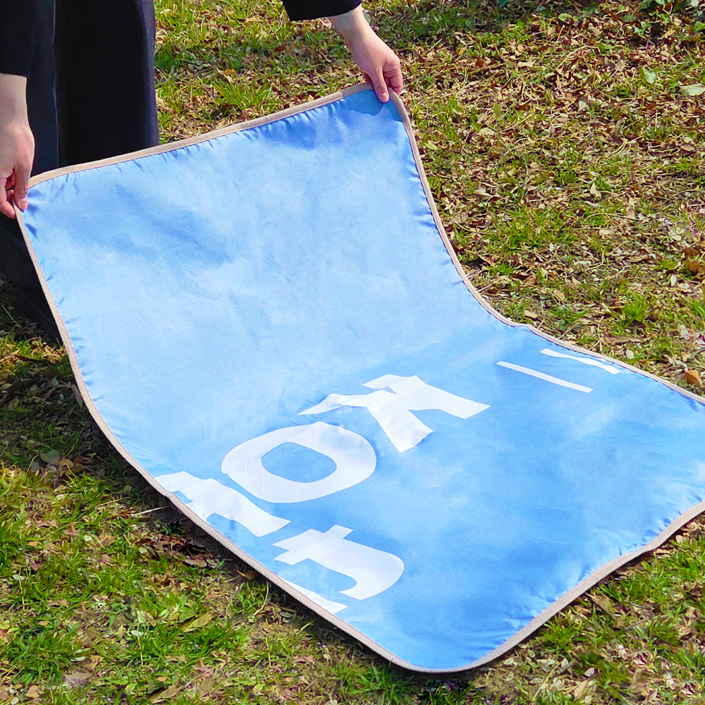 아트앤허그 피크닉 돗자리 현수막 업사이클링 휴대용 매트 캠핑 비치 여행 소풍-주식회사 아트앤허그-차세대 판로플랫폼 스토어(STORE) 36.5